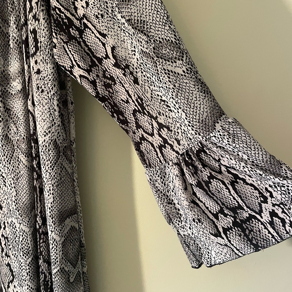 L T X USA Elegant Snake Print Top